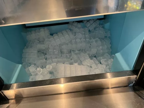 Isterningemaskine fra 60-145 kg til firkantetede isterninger