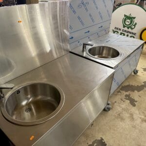 RF bord med hjul og vask og hane